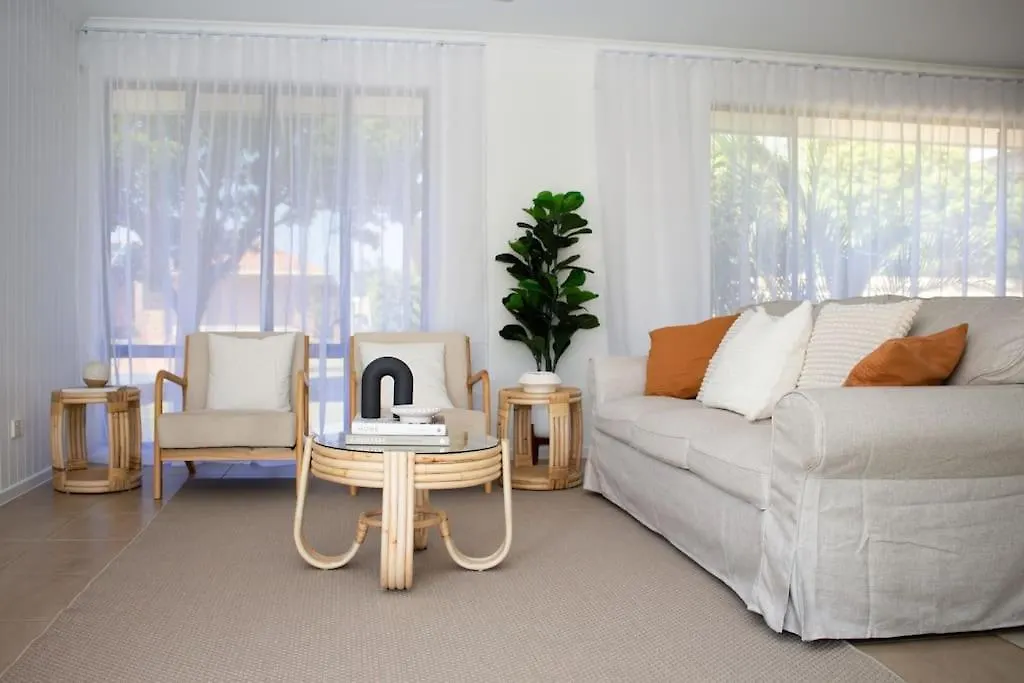 Palm Coastal Retreat - Family & Pet Friendly, 5-Mins To Beach! Kawana Waters Prázdninový dům
